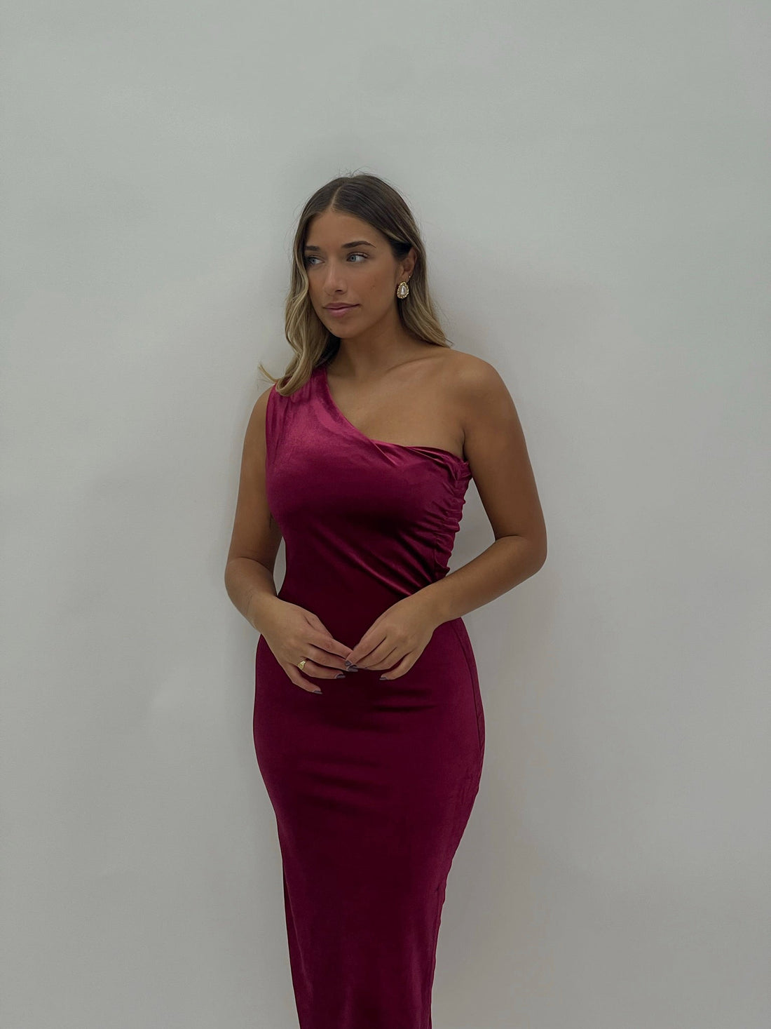 "HEAVENLY VELVET TWILIGHT MIDI DRESS" Burdeos